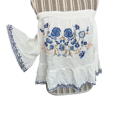 Xhilaration White Blouse with Blue Floral Embroidery Large - Picture 3 of 8